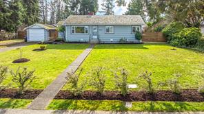 $1,150,000 - <strong>380 Hirst Ave, (PQ Parksville)</strong><br>Parksville/Qualicum British Columbia, V9P 1K4
