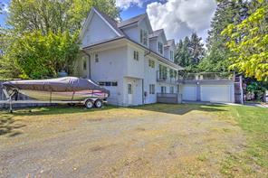 $1,889,000 - 6918 Beach Dr<br>British Columbia, V0R 1Y0