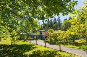 $929,000 - 3880 Charlton Dr<br>British Columbia, V9K 1Z3