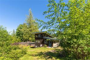 $929,000 - 3880 Charlton Dr<br>British Columbia, V9K 1Z3