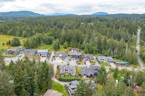 $1,465,000 - 865 Hayden Pl<br>British Columbia, V8H 1G9