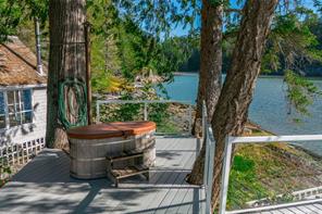 $3,990,000 - 2 Evans Bay<br>British Columbia, V0P 1W0