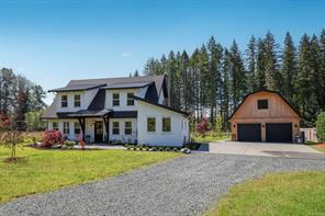 $2,100,000 - 3553 Winn Rd<br>British Columbia, V9J 1N8