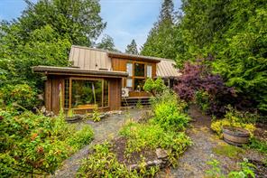 $799,000 - 7839 Ships Point Rd<br>British Columbia, V0R 1W0