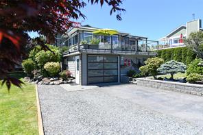 $1,045,000 - 231 Beach Dr<br>British Columbia, V9M 1W1