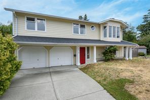 $869,000 - 1671 Maquinna Ave<br>British Columbia, V9M 3K9