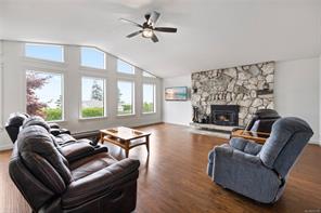 $1,079,000 - 886 Cavin Rd<br>British Columbia, V9P 1Z9