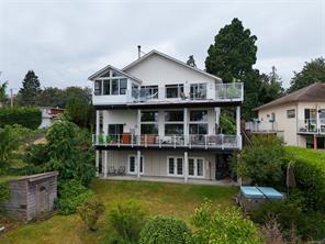 $839,900 - 10045 Beach Dr<br>British Columbia, V0R 1K1