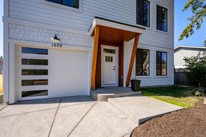 $899,900 - 1635 Dogwood Ave<br>British Columbia, V9M 2W8