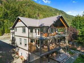 $2,450,000 - 9380 Creekside Dr<br>British Columbia, V0R 3E1