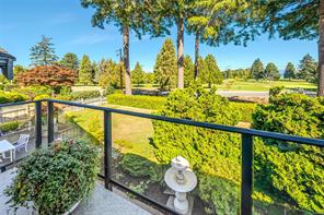 $975,000 - 112 Crescent Rd<br>British Columbia, V9K 1K2