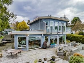 $1,595,000 - 1300 Seaview Pl<br>British Columbia, V9S 5K9