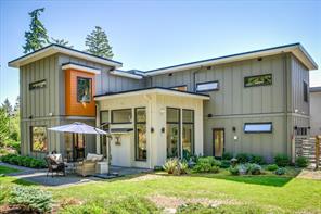 $1,395,000 - 270 Crestline Terr<br>British Columbia, V9S 5W4