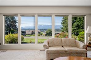 $899,000 - 1310 Glen Urquhart Ave<br>British Columbia, V9N 3Y2