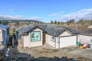 $599,900 - 629 Railway Ave<br>British Columbia, V9R 4L1