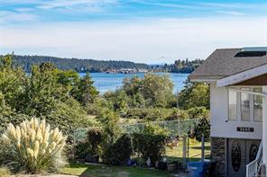 $949,000 - 3003 Departure Bay Rd<br>British Columbia, V9T 1B5