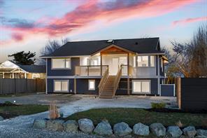 $1,795,000 - 1027 Kye Bay Rd<br>British Columbia, V9M 3T4