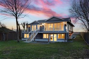 $1,795,000 - 1027 Kye Bay Rd<br>British Columbia, V9M 3T4