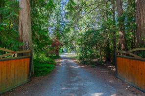 $1,220,000 - 8033 Lorenzen Lane<br>British Columbia, V0R 2H0