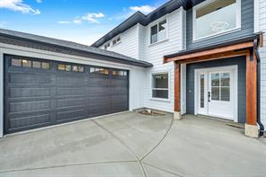 $1,075,000 - 2048 Ernest Lane<br>British Columbia, V9L 5R4