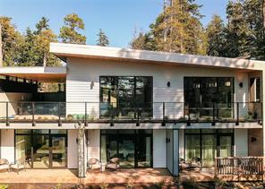 $2,828,000 - 1118 Coral Way<br>British Columbia, V0R 3A0