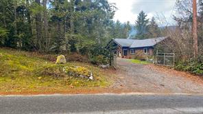 $1,395,000 - 3710 Riverside Rd<br>British Columbia, V9L 6M9