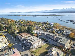 $800,000 - 1705 Comox Ave<br>British Columbia, V9M 3M1