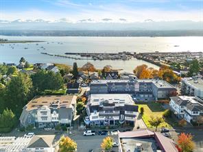 $800,000 - 1705 Comox Ave<br>British Columbia, V9M 3M1