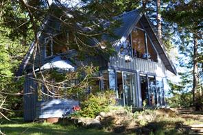 $1,200,000 - 39 Spring Bay Rd<br>British Columbia, V0R 2J0