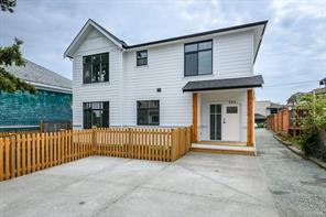 $629,000 - 384 12th St<br>British Columbia, V9N 1T5