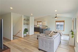 $1,180,000 - 374 Pacific Cres<br>British Columbia, V0R 3A0