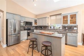 $864,000 - 214 Hamilton Ave<br>British Columbia, V9P 2V5