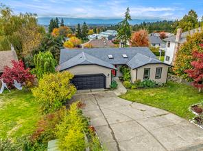 $890,000 - 509 Washington Cres<br>British Columbia, V9N 7S4