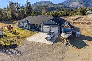 $1,149,000 - 1665 Meadowood Way<br>British Columbia, V9K 2S3