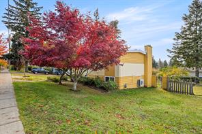 $750,000 - 1689 Robb Ave<br>British Columbia, V9M 2W6