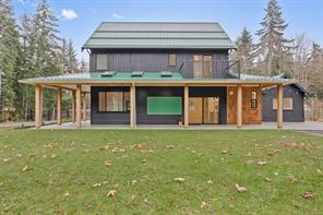 $1,250,000 - 571 Holiday Rd<br>British Columbia, V0R 1W0