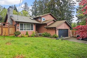 $799,900 - 2325 Strathcona Cres<br>British Columbia, V9M 1K2