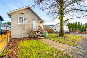 $469,500 - 2977 12th Ave<br>British Columbia, V9Y 2T2