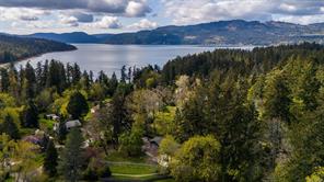 $1,299,000 - 814 Ardmore Dr<br>British Columbia, V8L 5G2