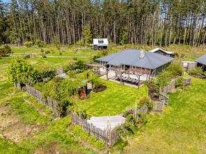 $1,680,000 - 1760 Ostby Rd<br>British Columbia, V0R 1Z0