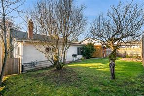 $735,000 - 710 Stirling Ave<br>Nanaimo, British Columbia, V9R 4E1