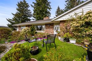 $915,000 - 1369 Malahat Dr<br>British Columbia, V9N 8B2
