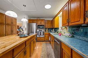 $915,000 - 1369 Malahat Dr<br>British Columbia, V9N 8B2