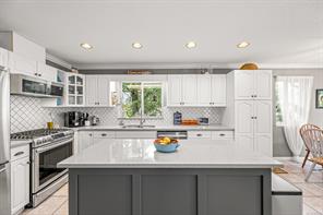 $1,118,000 - 2344 Valley View Dr<br>British Columbia, V9N 8S5