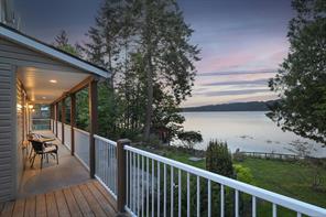 $1,850,000 - 7820 Ships Point Rd<br>British Columbia, V0R 1W0