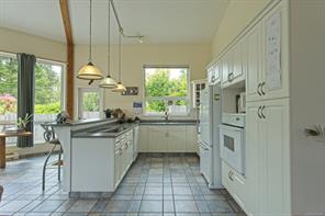 $1,524,000 - 936 Amphitrite Pl<br>Ucluelet, British Columbia, V0R 3A0