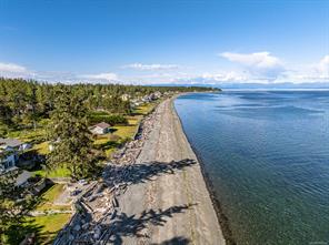 $1,950,000 - 426 Curtis Rd<br>British Columbia, V9N 3W2