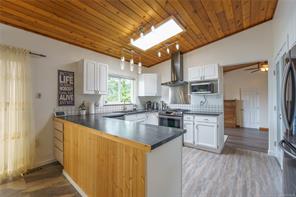 $849,000 - 204 Birch St<br>Ucluelet, British Columbia, V0R 3A0
