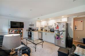 $1,250,000 - 5831 Hammond Bay Rd<br>Nanaimo, British Columbia, V9T 5N3