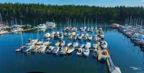 $585,000 - 566 Stewart Ave<br>Nanaimo, British Columbia, V9S 5T5